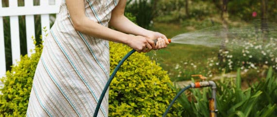 Gartenarbeit Gartenschlauch