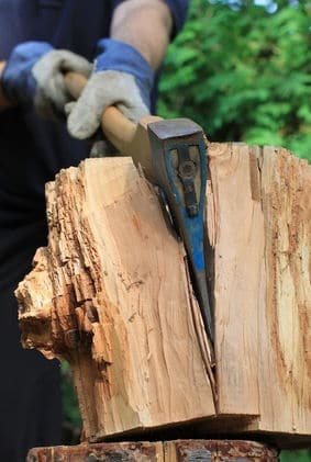 Holz hacken für umweltfreundliches Heizen
