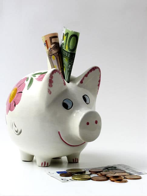 Im Haushalt Geld sparen - und direkt rein mit dem Gesparten ins Sparschwein