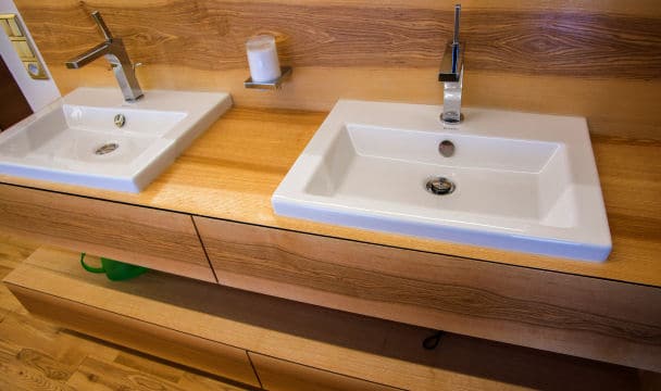 Badezimmer modern gestalten mit viel Holz