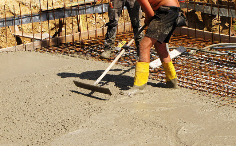 Fundament richtig gießen ist schon ein wenig Knochenarbeit