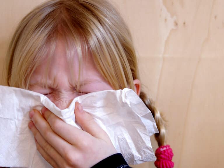 Allergische Reaktion auf Hausstaub - Schnupfen