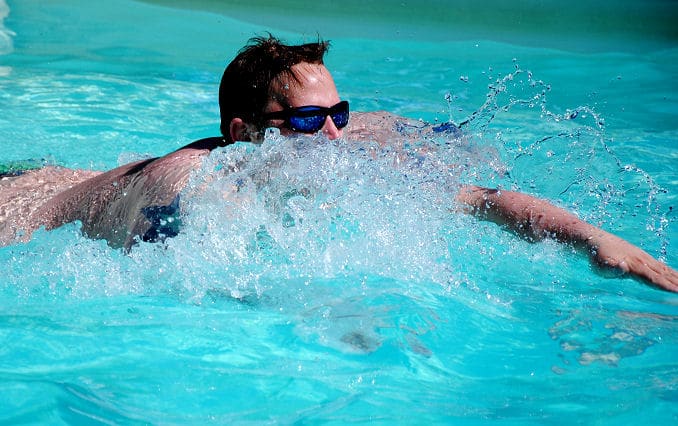 Ein großer Pool im Garten ist was für Schwimmer