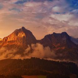 Wer schon einmal in den Alpen Urlaub gemacht hat, ist sicher in den Genuss gekommen, das allabendliche Alpenglühen zu bewundern.