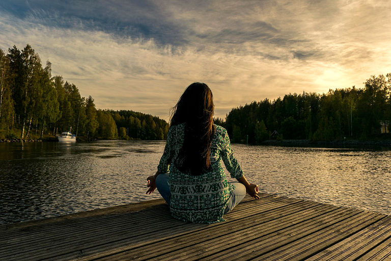 Zur Ruhe kommen durch Meditation im Freien