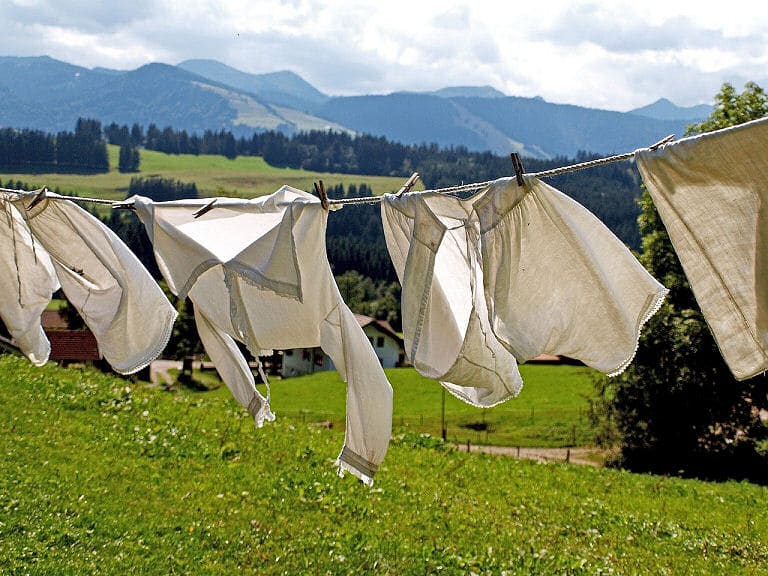 Wäsche waschen und an der Luft trocknen