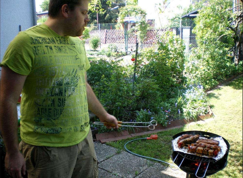 Grillen im Garten ist meist Männersache.