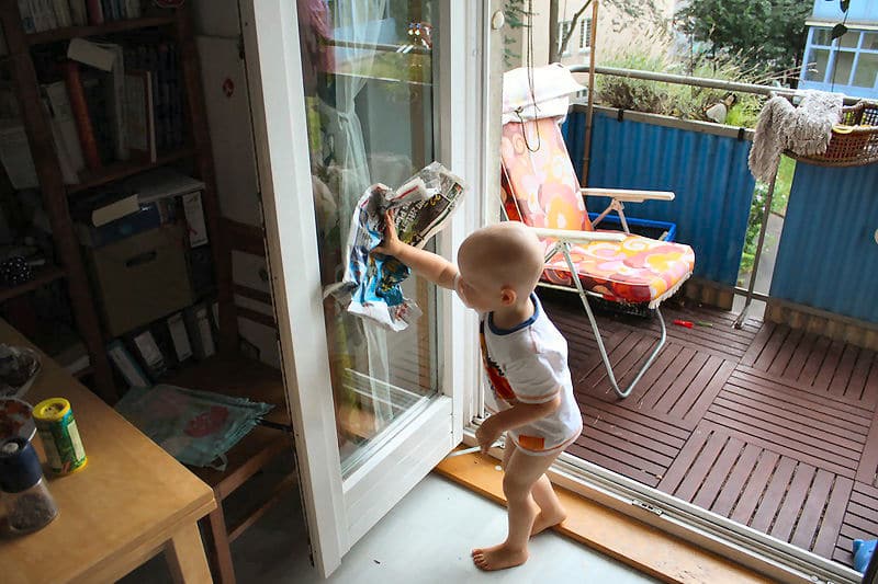 Früh übt sich, wer ein effektiver Fenster-Putzer werden will.