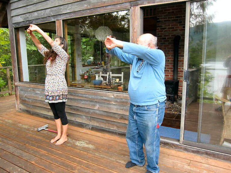 Den Terrassenbereich überdachen macht Yoga bei jeder Witterung möglich.