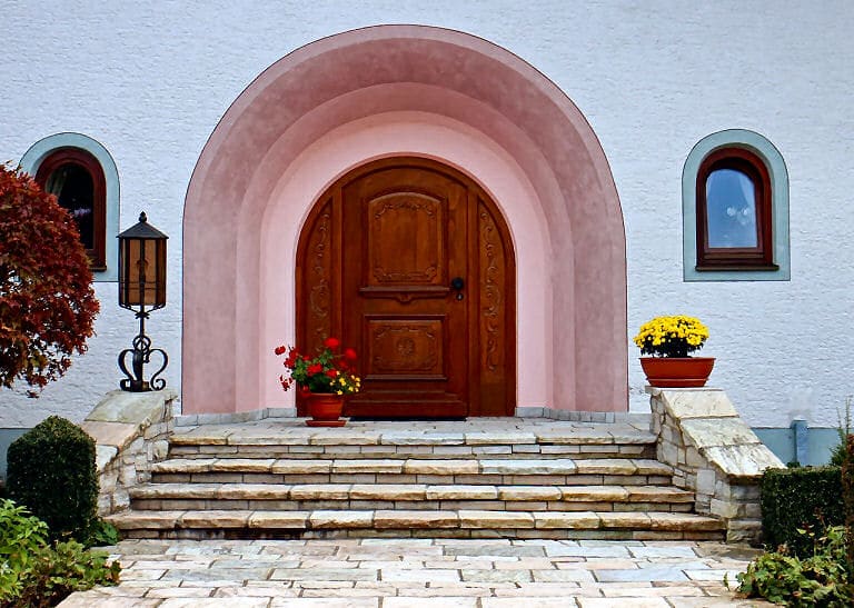 Haustüren & Hauseingänge sind sehr oft eine beeindruckende Visitenkarte für das Innere des Hauses. 