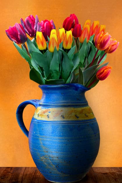 Wie man solch schönen Blumenstrauß aus lauter Tulpen länger frisch halten - dafür gibt es einige Tricks.
