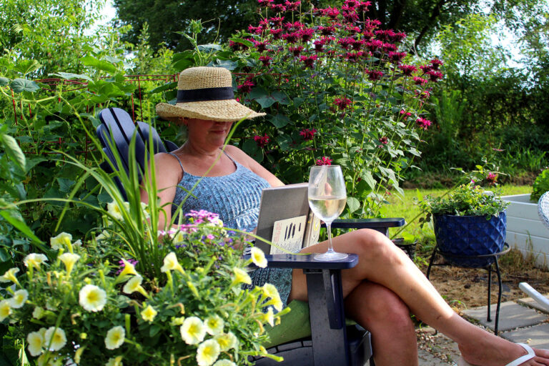 Zu einer modernen Gartengestaltung gehört heutzutage in unseren Breiten meist eine Terrasse, mit der man seinen Lebensraum vor allem im Sommer auf angenehme Weise erweitern kann.