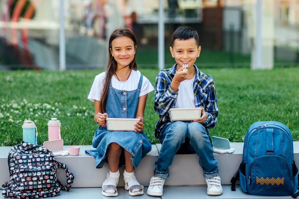 Kinder freuen sich über ein frisches Frühstück in der Pause, olle Stullen wollen sie nicht haben. 