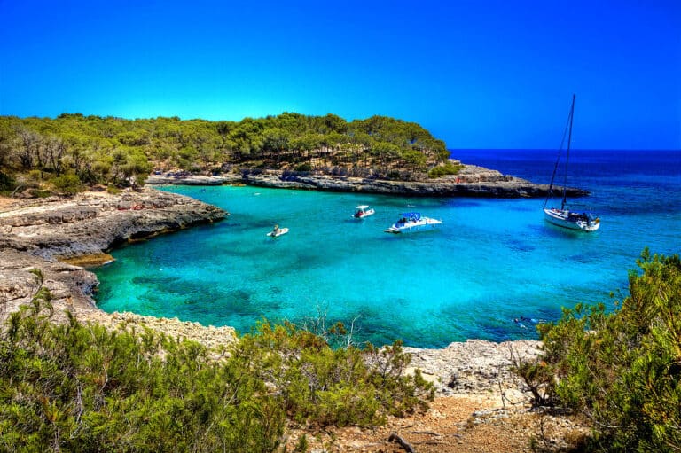 In Mallorca leben - unerträglich heiß wird es in dieser Region bislang selten, angenehm warm hingegen schon.