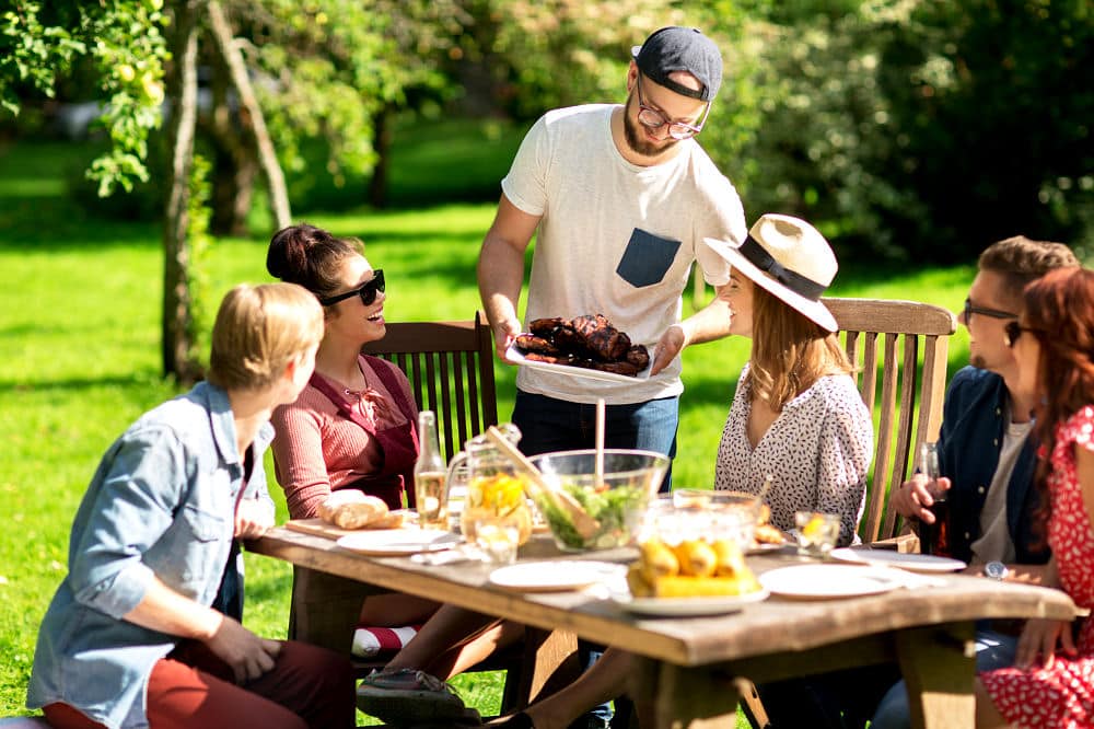 Ein übergreifendes Thema gibt der Organisation einer Gartenparty Struktur und hilft auch bei der Auswahl der richtigen Snacks und Getränke.