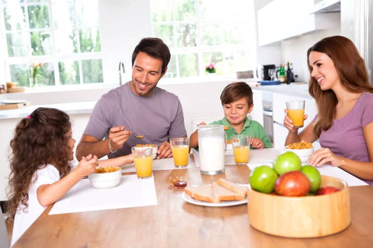 Was und wie sollten Kinder zum Frühstück essen?