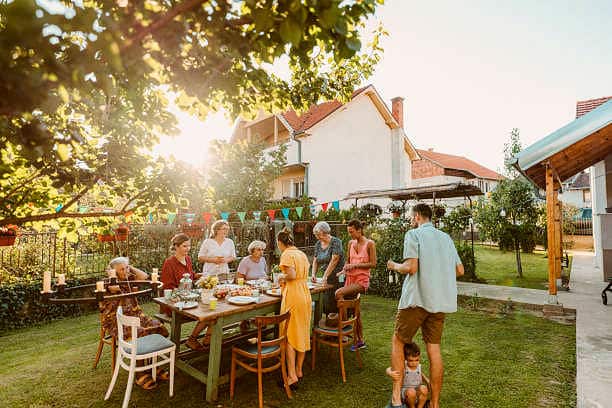 Gartenparty ganz familiär - die Organisation einer Gartenparty in der Familie kann viel Spaß machen. 