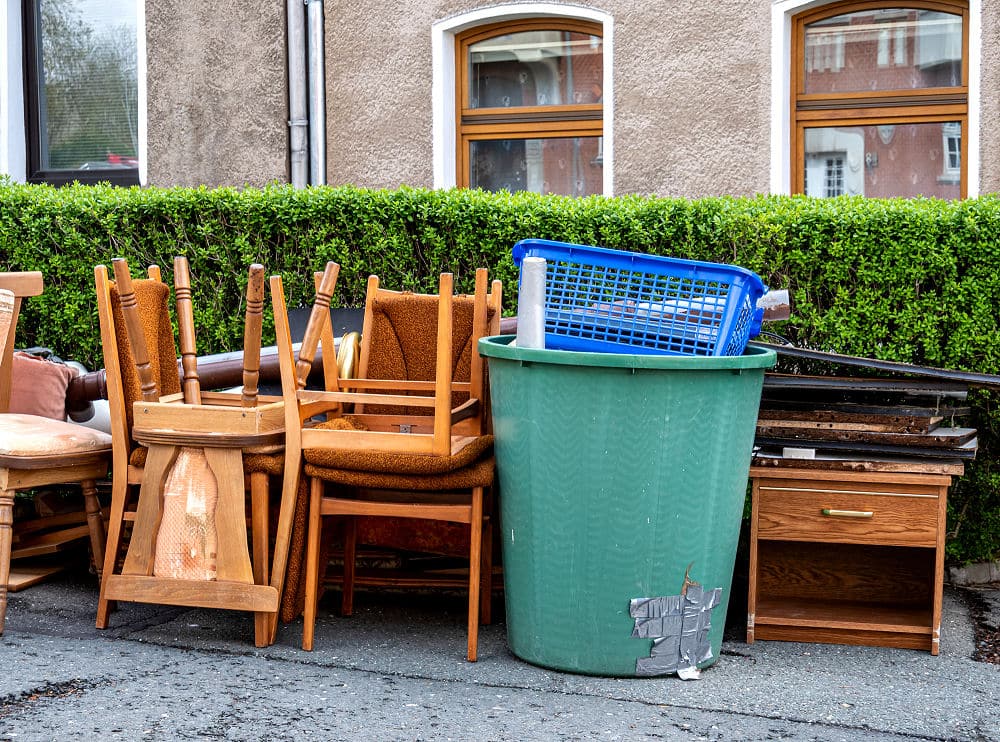 Wenn die Zeit nicht knapp ist, kann man auch auf den nächsten Sperrmüll warten. 