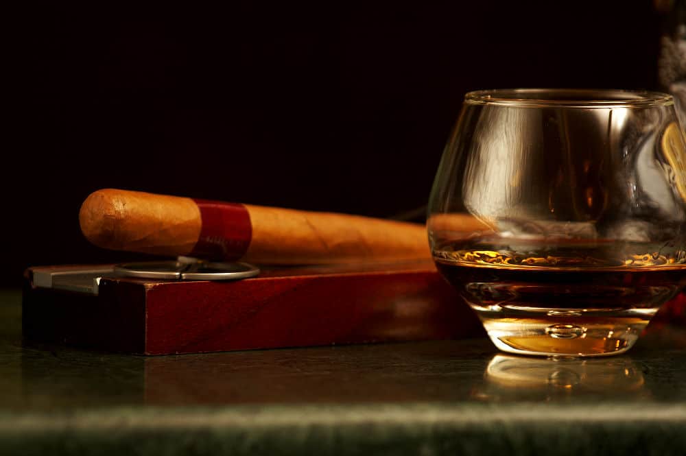 Genussmittel online bestellen - Habana - Zigarre und Whisky
