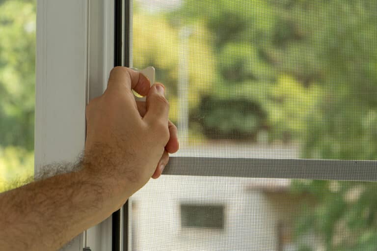 Der Fliegenschutz für Türen und Fenster sollte genau zur Größe der Türen und Fenster passen, damit man beim Einbau keinen Ärger hat.