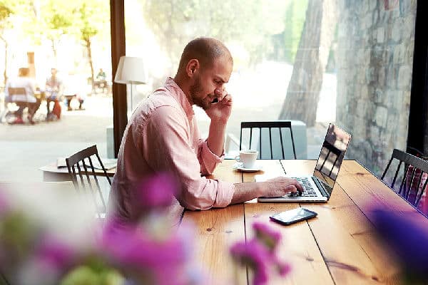 Schon aus steuerlichen Gründen sollte man das Arbeitszimmer tatsächlich ausschließlich als solches benutzen und entsprechend einrichten. 