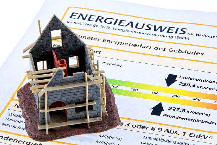 Die Kosten für einen Energieausweis variieren je nach Größe und Lage des Hauses.