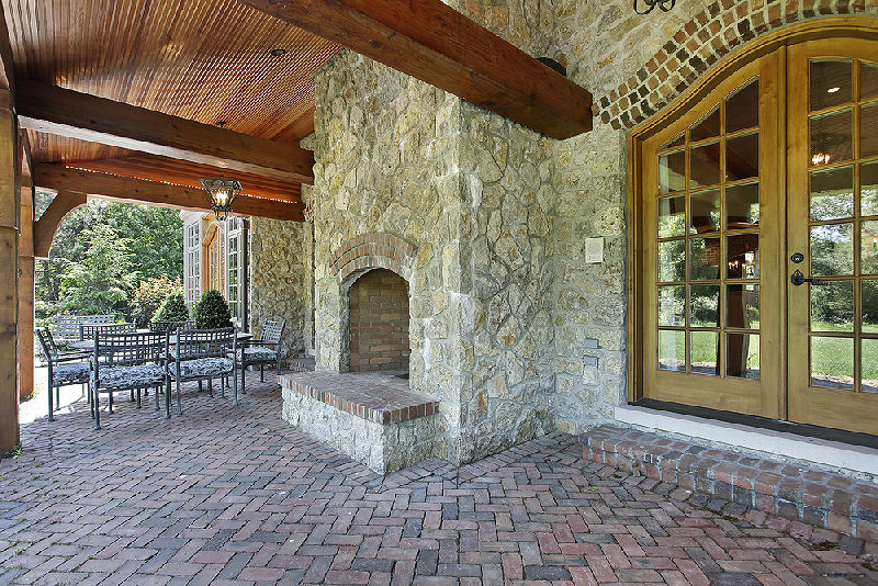 Gemauerte Terrasse aus Ziegelstein - langlebig und robust