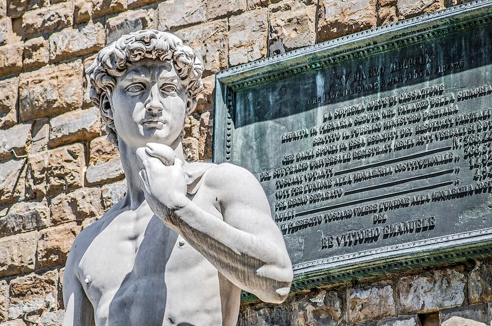 Renaissance Skulpturen aus Marmor wie die David-Statue von Michelangelo in Florenz haben über Jahrhunderte ihre Schönheit bewahren können. 
