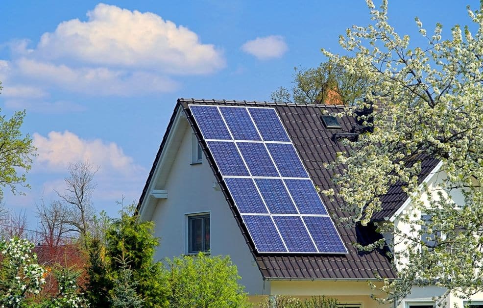 Energiespeicher schaffen die Unabhängigkeit im Eigenheim für alle, die auf Photovoltaik bauen.